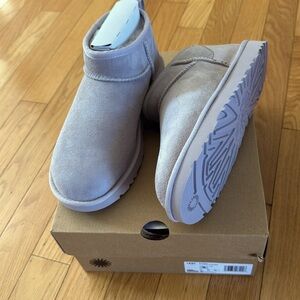 BNIB Ugg Classic Women’s Ultra Mini Pale Smoke Size 8